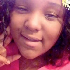 Meet your Posher, Dee-dee